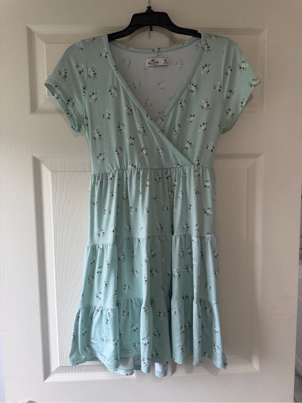 Hollister Seafoam Floral Tiered Short Sleeve Dress